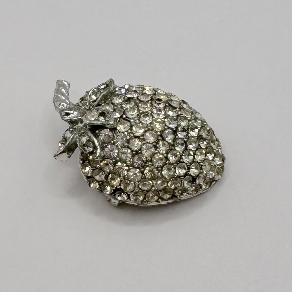 ALBERT WEISS Vintage Crystal Strawberry Brooch - Picture 6 of 11